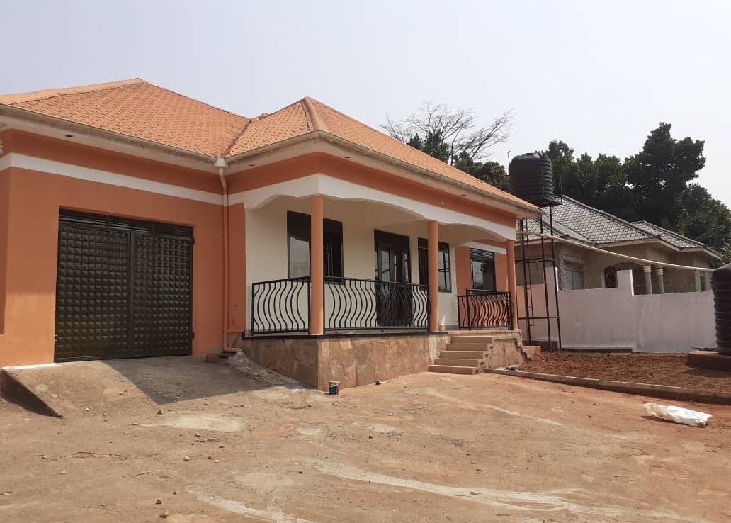 HOUSE FOR QUICK SALE IN KAJJANSI ENTEBBE ROAD Spectrum Real Estate Solutions
