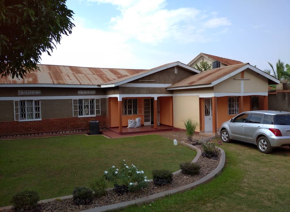 3 HOUSE FOR SALE IN BUKOTO KAMPALA Spectrum Real Estate Solutions