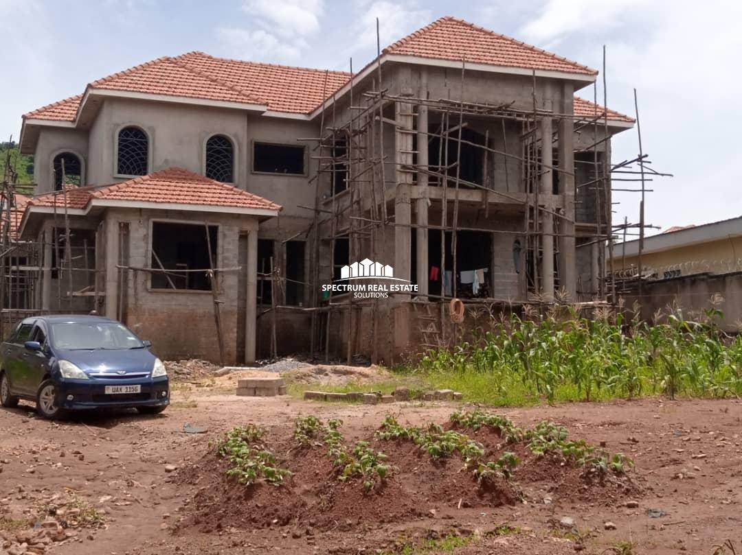 Shell house for sale in Bwebajja Entebbe road