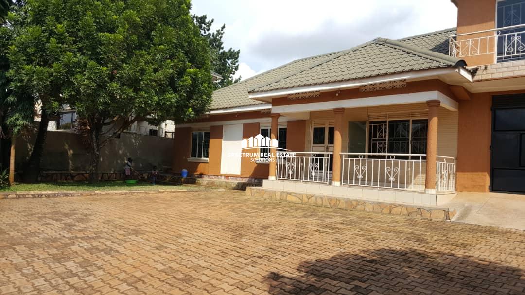 house for sale in Kitende Entebbe road