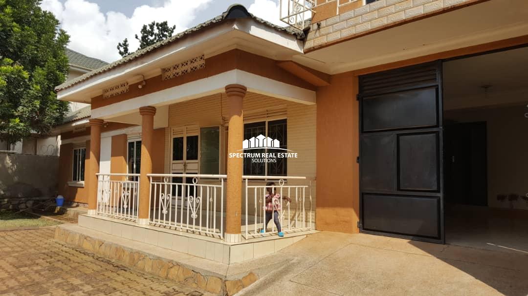 house for sale in Kitende Entebbe road