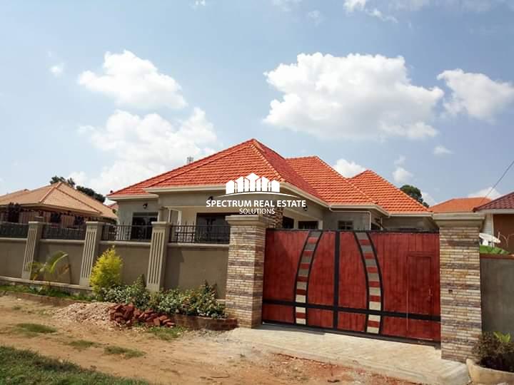 4 bedrooms bungalow house for sale in Kira Kampala