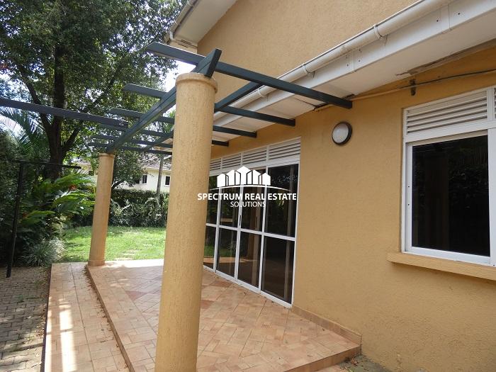 4bhr house for rent in Munyonyo Uganda