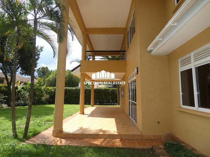 4bhr house for rent in Munyonyo Uganda