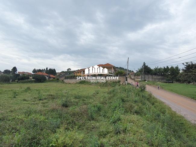 Land for sale in Lubowa Kampala