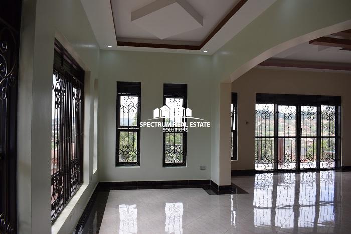 Residential house for sale in Kitende Entebbe road