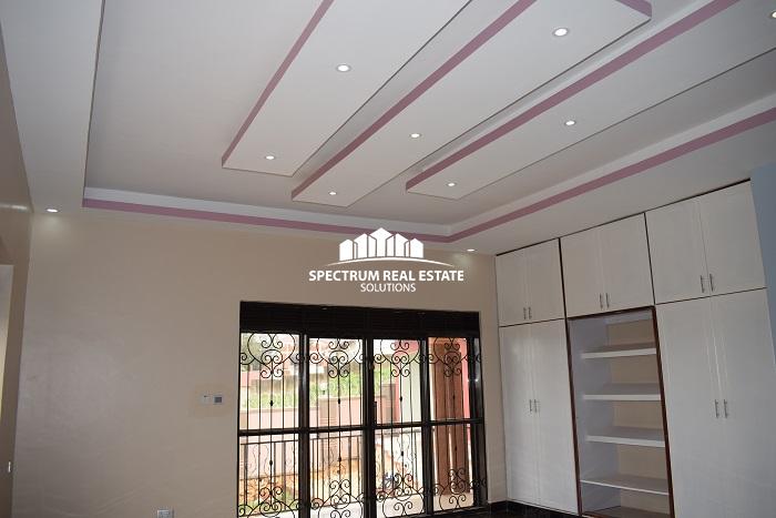 Residential house for sale in Kitende Entebbe road