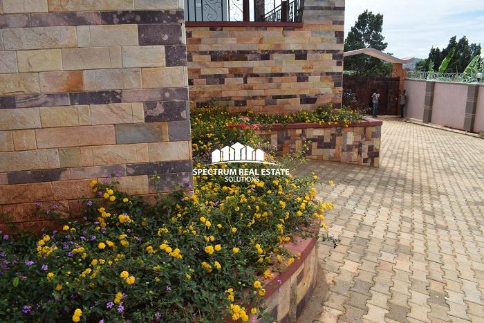 Residential house for sale in Kitende Entebbe road