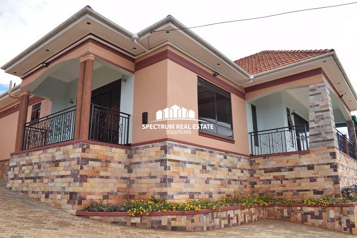 Residential house for sale in Kitende Entebbe road