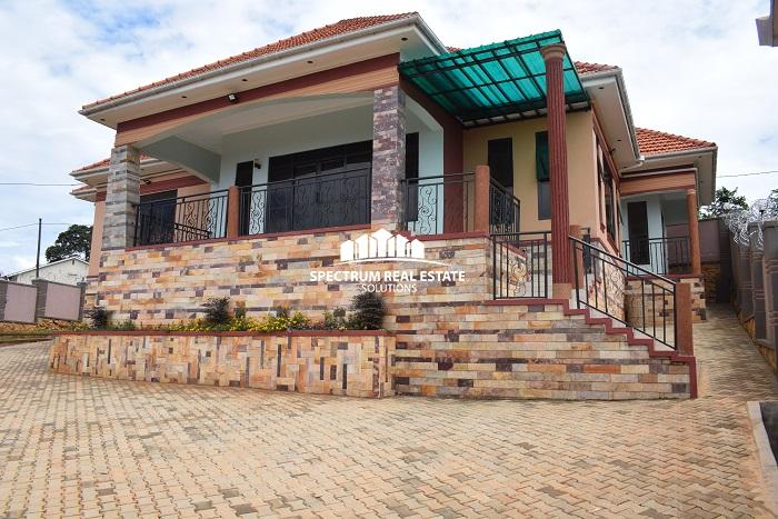 Residential house for sale in Kitende Entebbe road