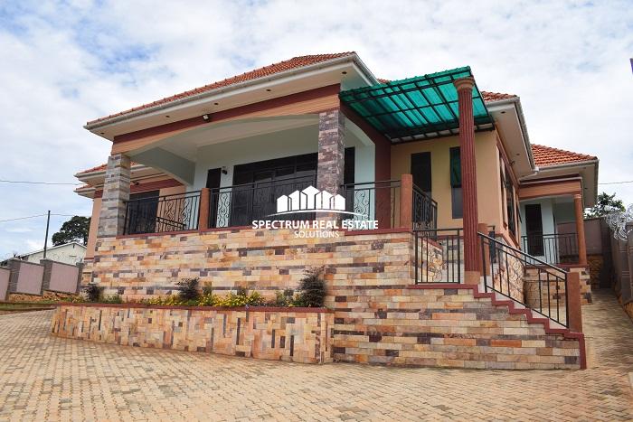 Residential house for sale in Kitende Entebbe road