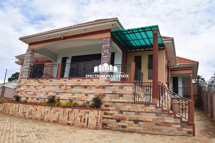 Residential house for sale in Kitende Entebbe road