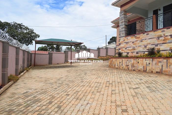 Residential house for sale in Kitende Entebbe road