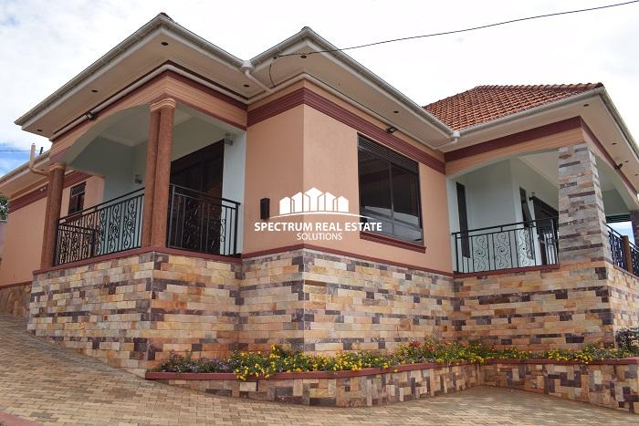 Residential house for sale in Kitende Entebbe road