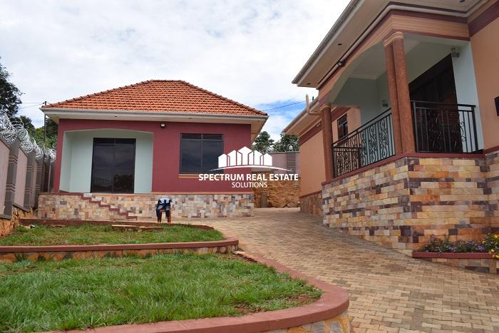 Residential house for sale in Kitende Entebbe road