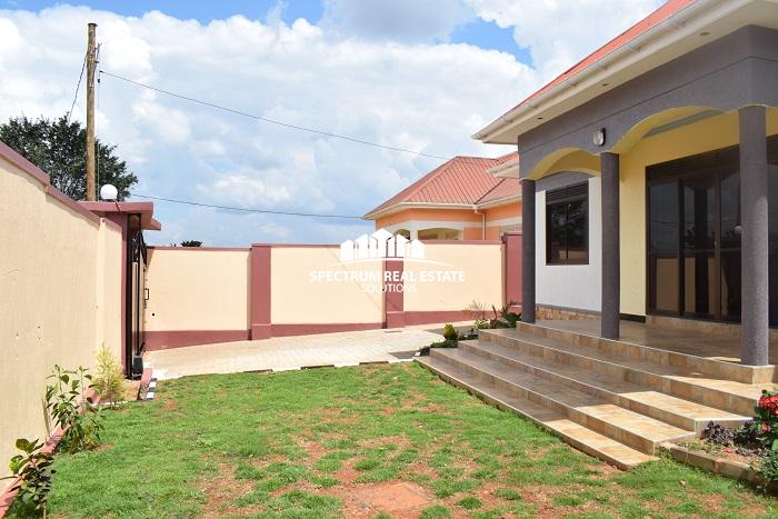 3 bedrooms house for rent in Kira town Kampala