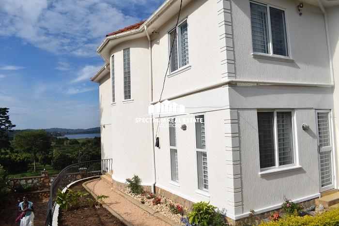 5 bedrooms residential house for sale in Garuga Kampala