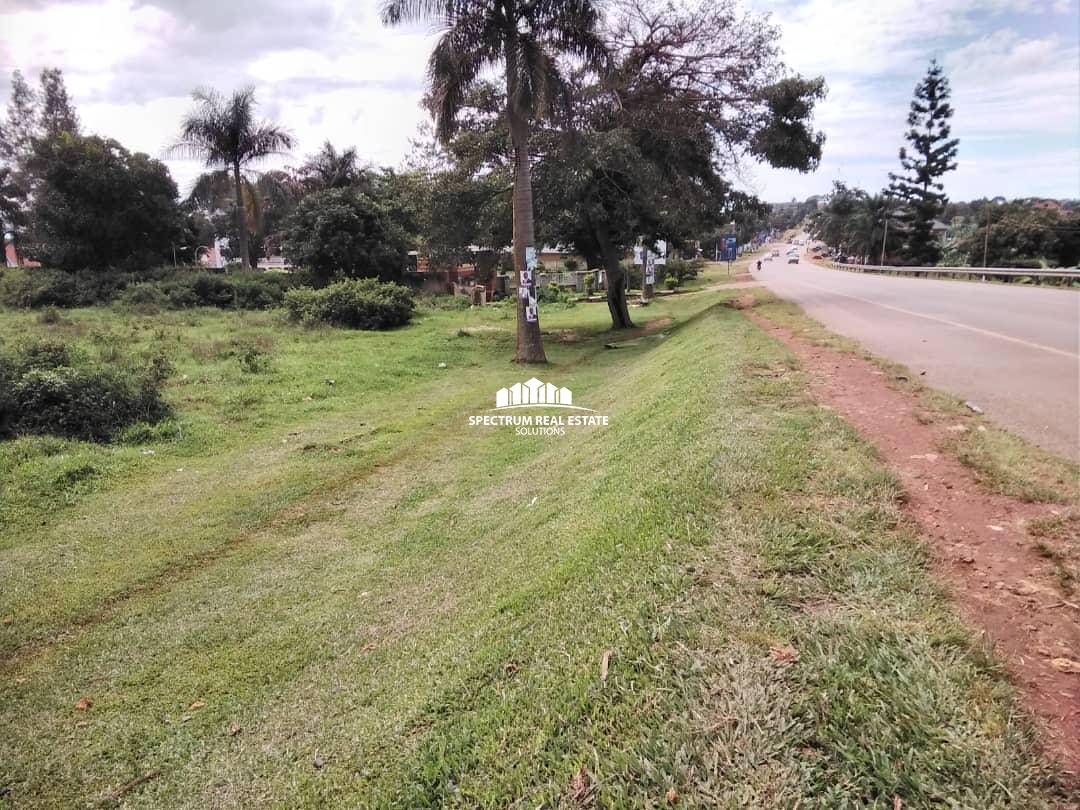 This land for sale at Namulanda along Entebbe road