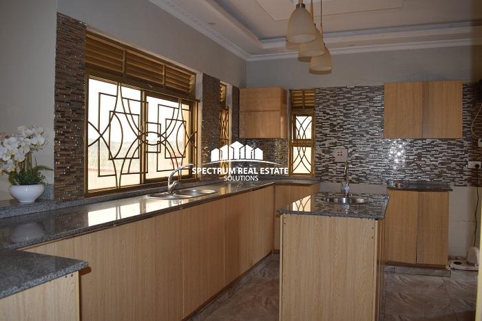 5 Bedrooms House for Sale in Kulambiro,Kampala