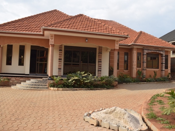 HOUSE FOR SALE IN BUWATE UGANDA