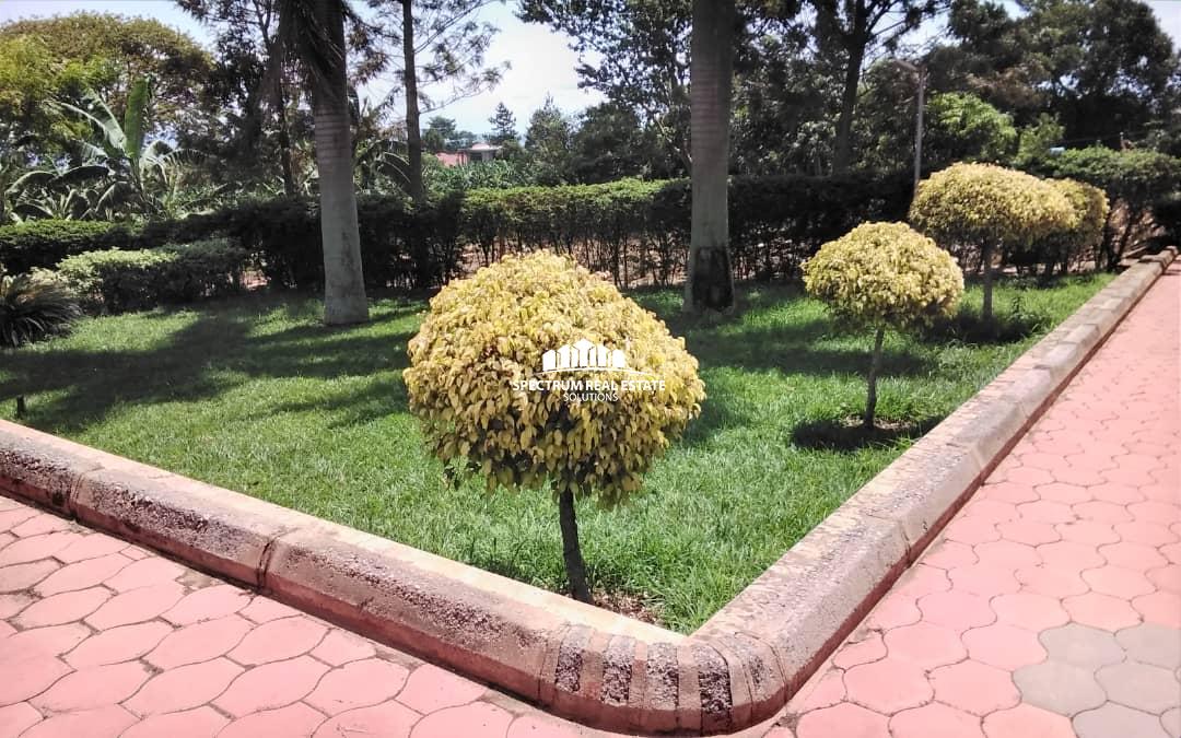 HOUSE FOR SALE IN BWERENGA