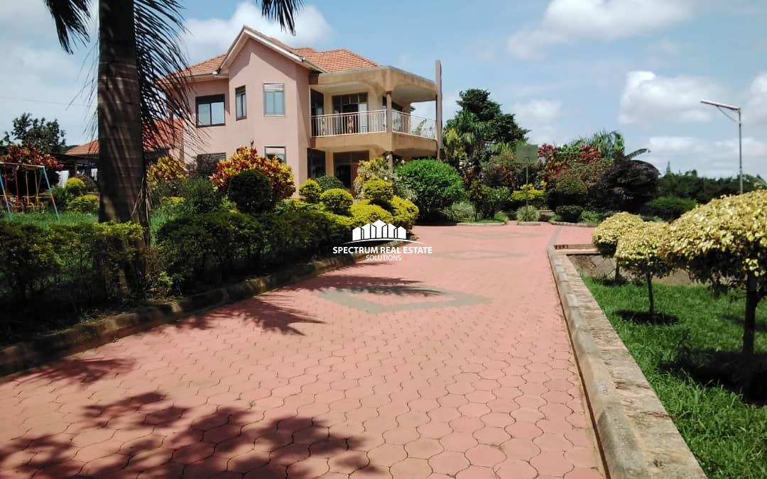 HOUSE FOR SALE IN BWERENGA