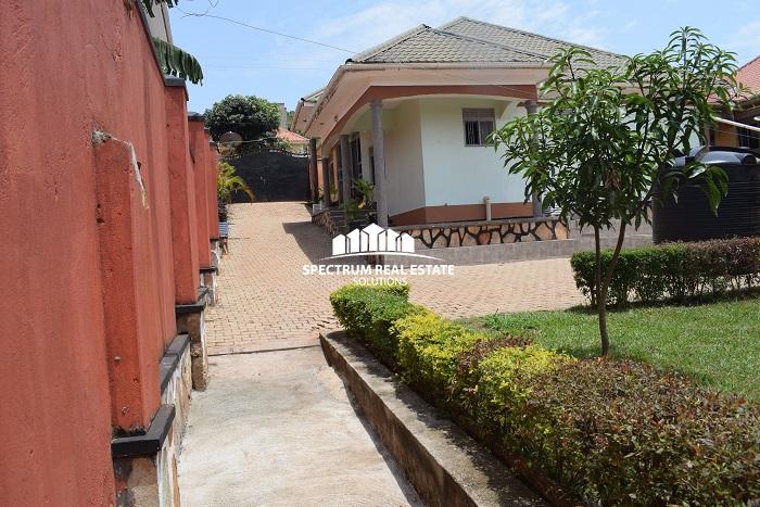 House for sale in Nalumunye Jomayi estate