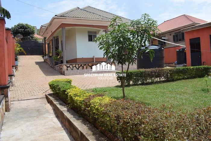 House for sale in Nalumunye Jomayi estate