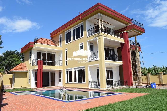 House with a swimming pool for sale in Munyonyo Kampala 