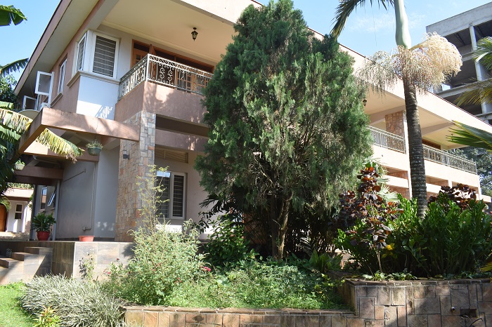 House with swimming pool for sale in Bunga Kampala