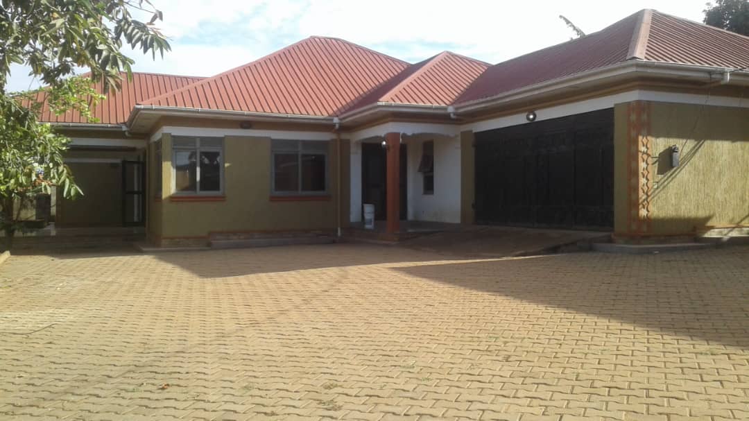 This house for sale Namulanda Entebbe road