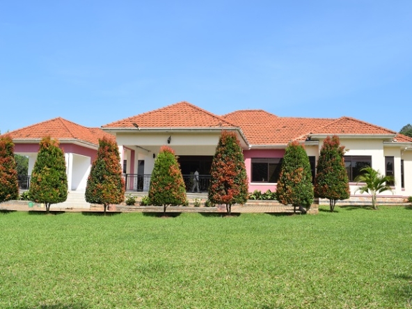 This country home for sale in Kiwenda Gayaza Uganda