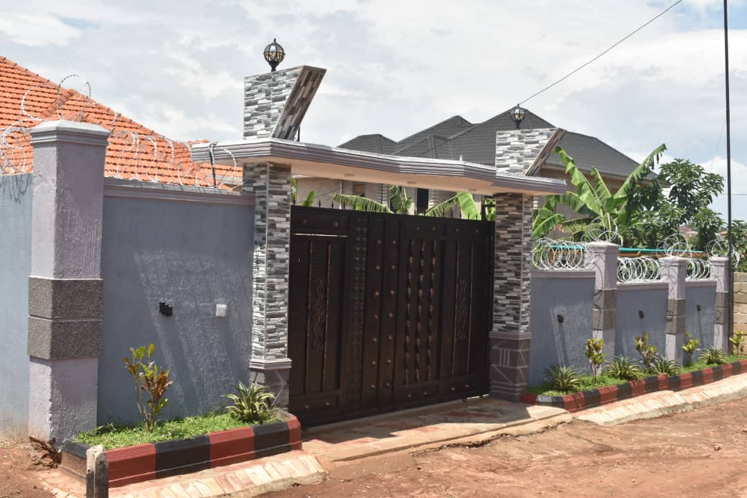 House for sale in Kira Bulindo road Kampala