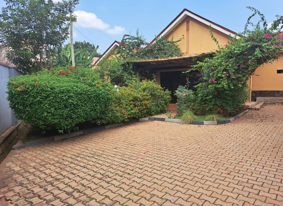 This House for sale in Kisaasi Kampala