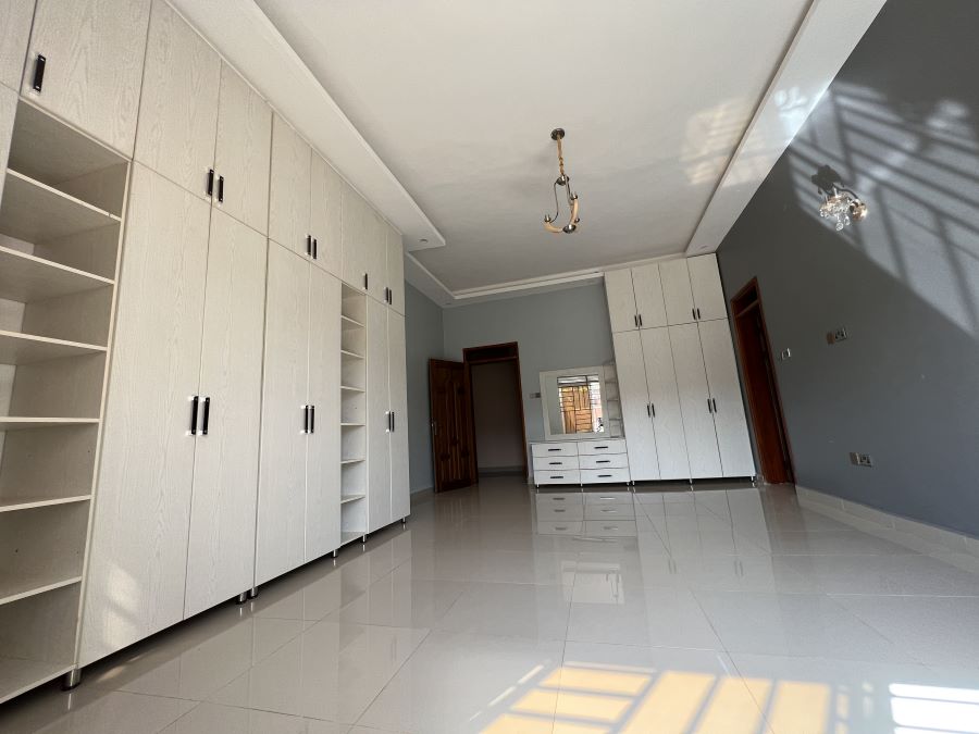 HOUSE FOR SALE IN AKRIGHT ENTEBBE ROAD