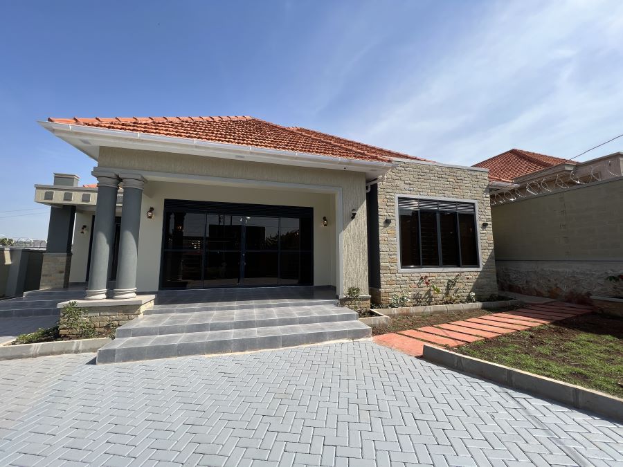 HOUSE FOR SALE AKRIGHT ENTEBBE ROAD