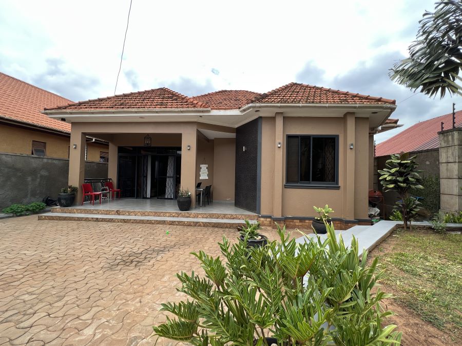 This House on quick sale in Kyaliwajjala Kampala