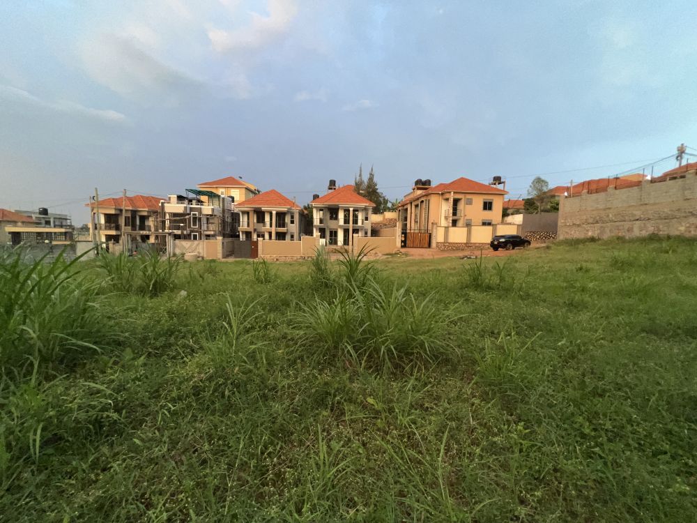 These plots are for sale in Kira Mamerito road Kampala
