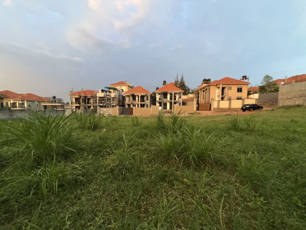These plots are for sale in Kira Mamerito road Kampala