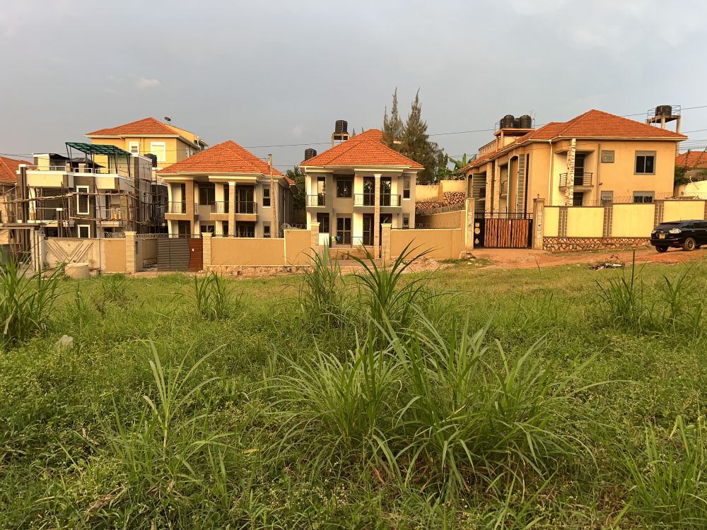 These plots are for sale in Kira Mamerito road Kampala